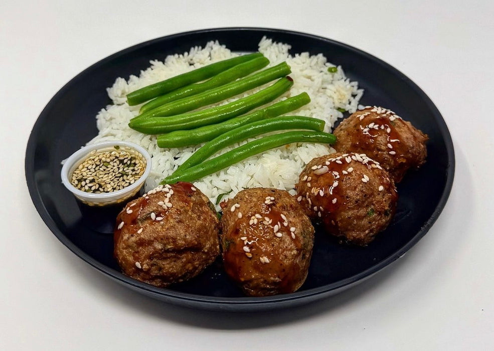 Ground turkey tossed in our house sweet sesame sauce paired with jasmine rice, fresh green beans, and a honey sesame glaze sauce cup. Brooklyn NY Meal Prep Company.