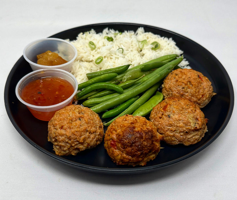Turkey meatballs baked to perfection paired with jasmine rice, green beans and a side of our sweet chili sauce and pineapples. Spartan meal preps paramus nj meal prep
