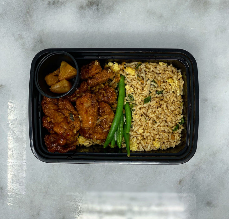 Chicken breast tossed in our homemade Taos sauce accompanied with cilantro brown rice mixed with egg , scallions and roasted green beans- spartan meal preps